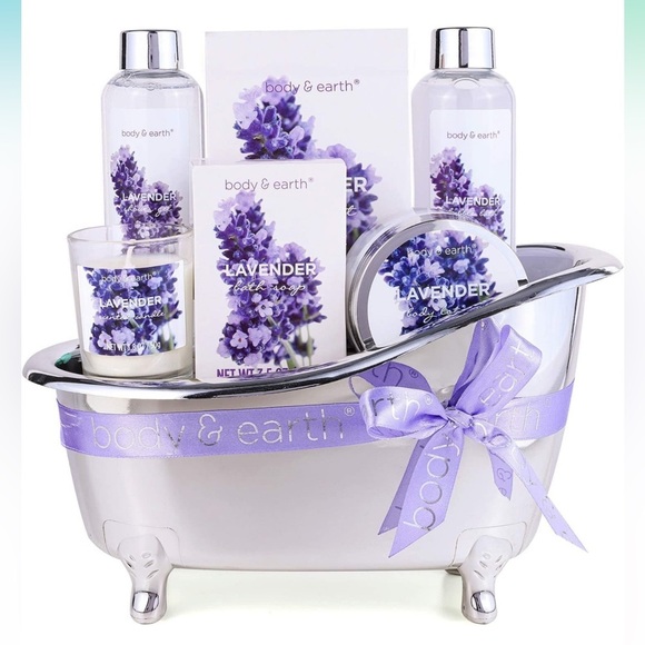 Lavender Spa Bath Basket Set~ Bubble Bath & Salts, Body Wash, Body Lotion Candle - Picture 5 of 5